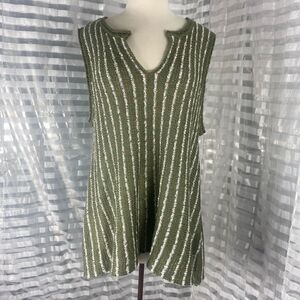 Wonderly  Curve Green/Tan Sleeveless Knit Sweater